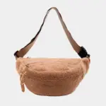 Bolsa de cintura grande em pelúcia